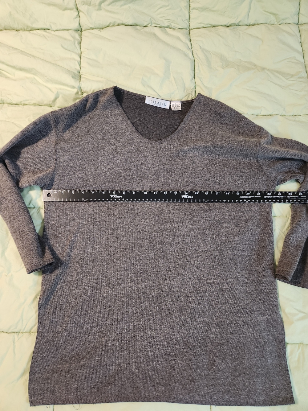 Chaus Women's Gray V-Neck Sweater